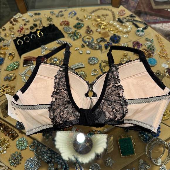 Gorteks Polish push up lace flora floral bra with removable push up pads - Picture 4 of 9